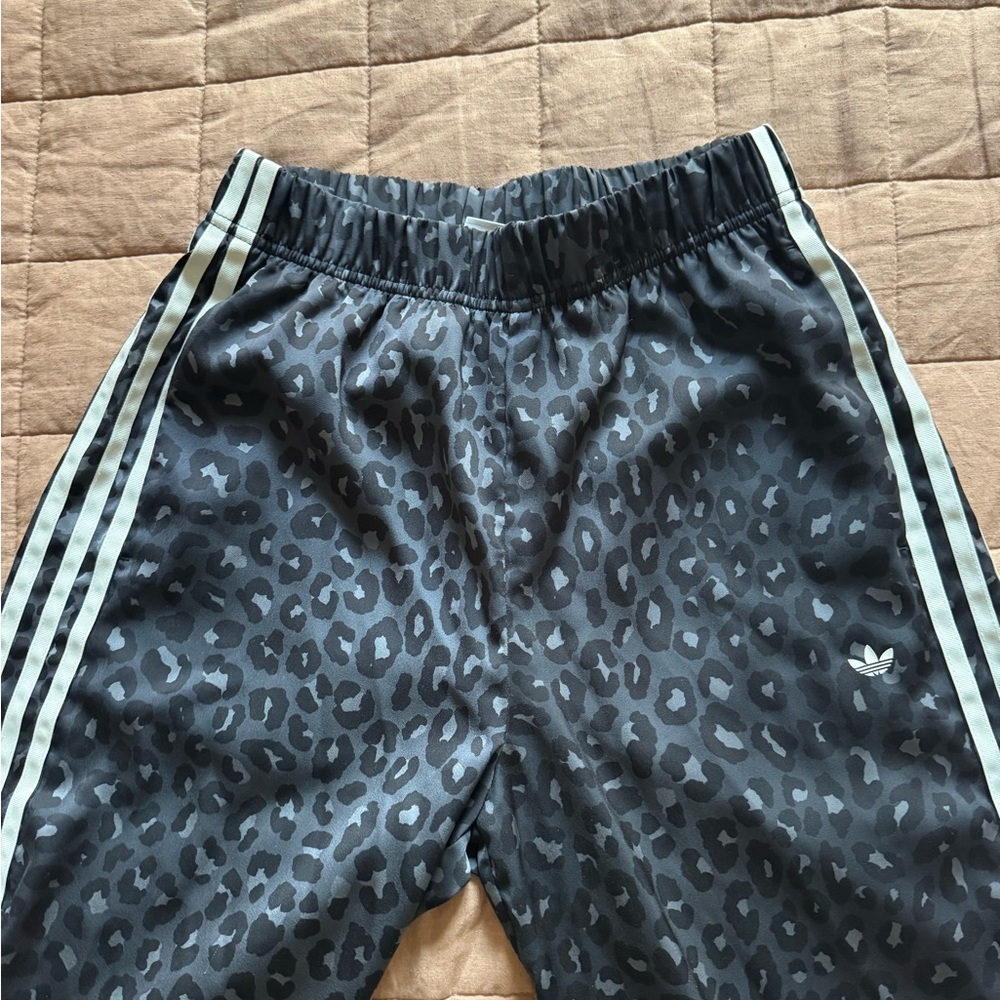 Adidas Satin Firebird Track Pants Leopard - SHORT - Picture 2 of 5
